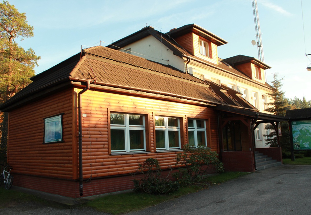 Pokoje gościnne znajdują się na II piętrze budynku.