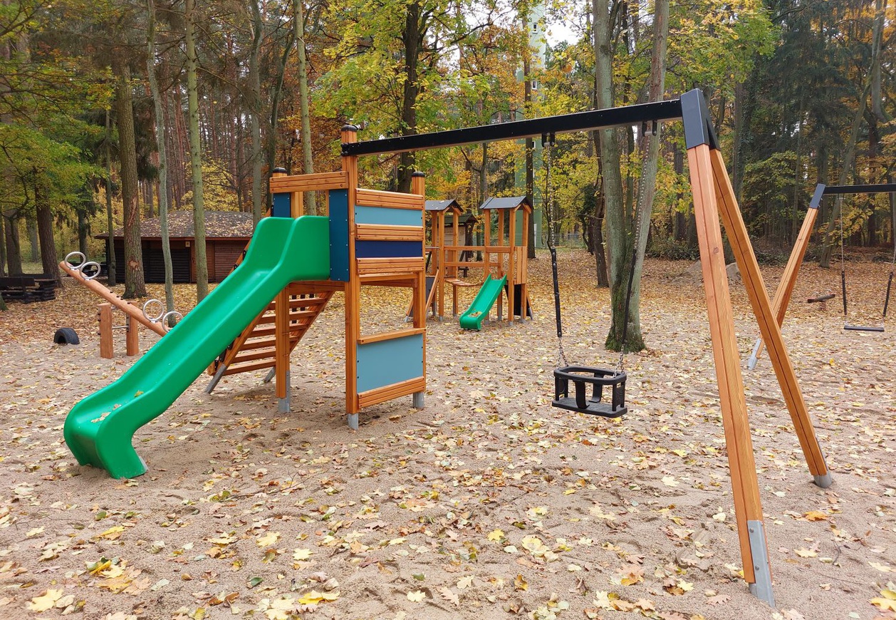 Plac zabaw przy Ośrodku Edukacji Przyrodniczo-Leśnej. Zdjęcie
