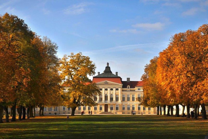 Rogalin, pałac Raczyński shutterstock, autor Milo A